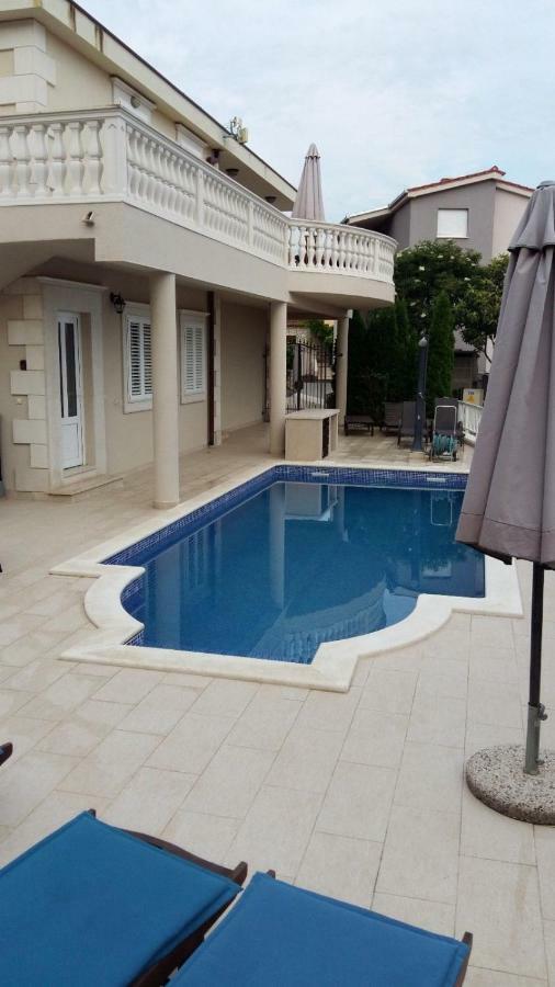 Villa Lizzi Trogir Exteriör bild