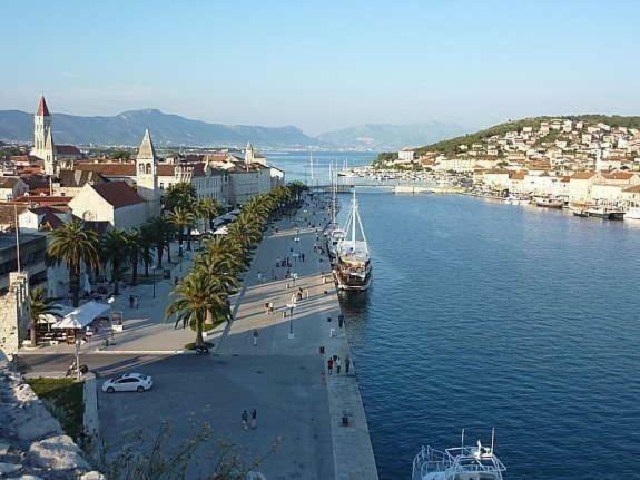 Villa Lizzi Trogir Exteriör bild