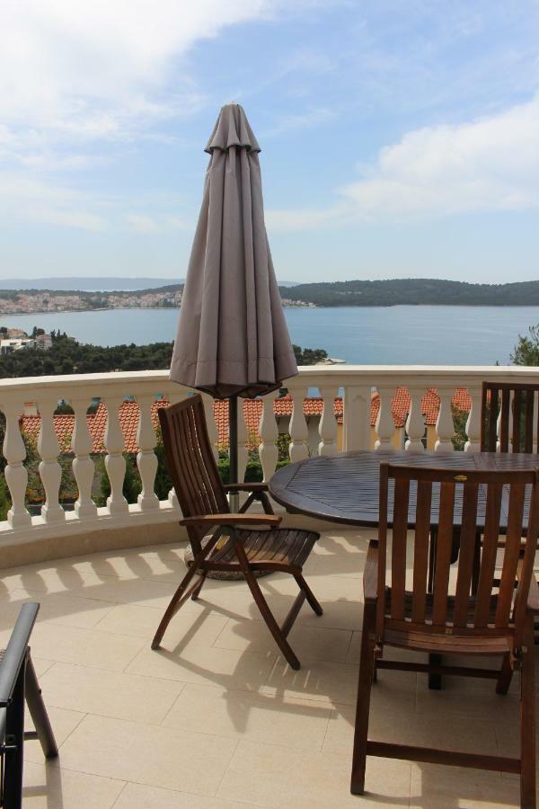 Villa Lizzi Trogir Exteriör bild