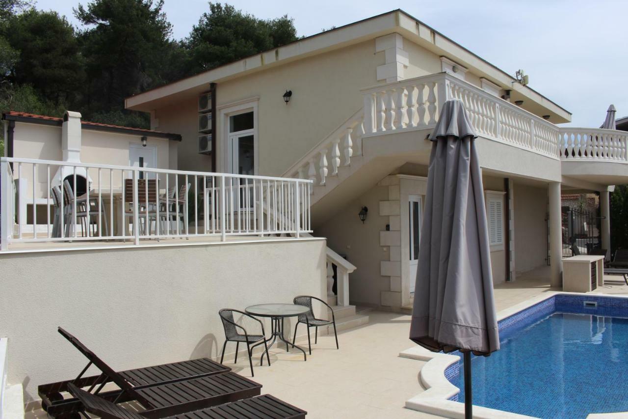 Villa Lizzi Trogir Exteriör bild
