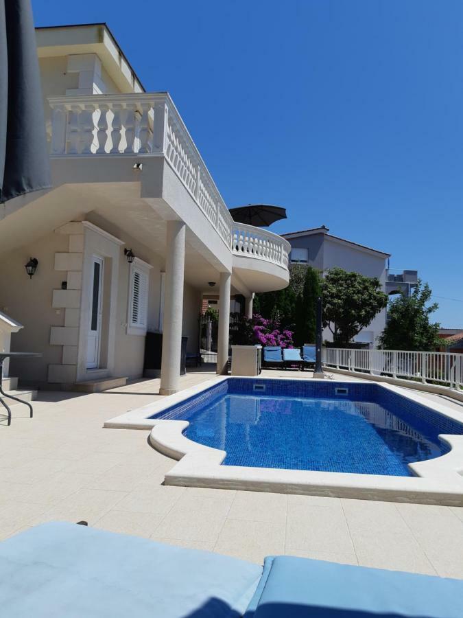 Villa Lizzi Trogir Exteriör bild